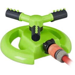 Relaxdays Kreisregner, Für Flächen Bis 80 M², Sprengbereich 8 - 10 M, 3-armig, 360° Rotierend, Rasensprenger, Hellgrün