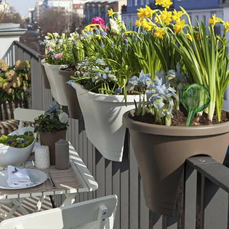 Relaxdays Bewässerungskugel 2er Set, Dosierte Pflanzen Bewässerung, Blumentopf, Gießhilfe Büro, Urlaub, Glas Ø 9cm, Grün – Bild 5